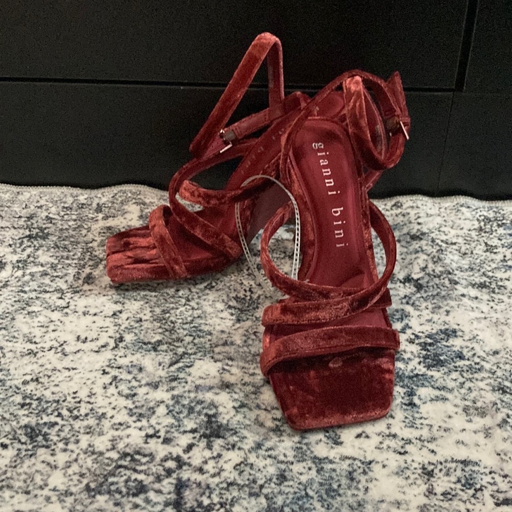 Gianni Bini Red Strappy Heels - Picture 4 of 4